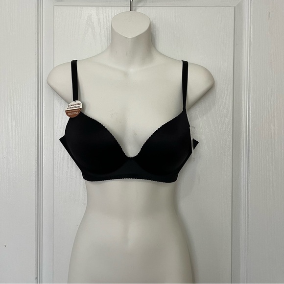 Brandnew Black Seamless and Wireless Bra with Adjustable Straps - Picture 1 of 11
